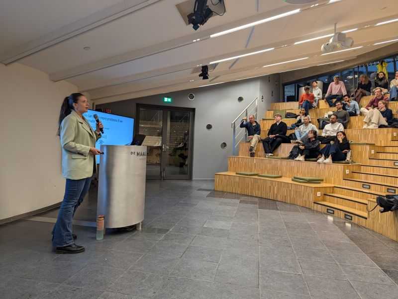 A photo of me giving my talk at Pie and AI The Hague.